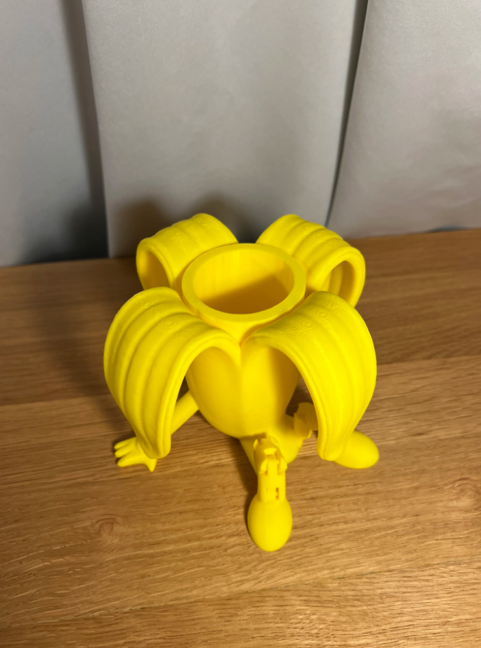 Articulated Banana Pen Holder