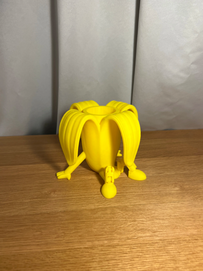 Articulated Banana Pen Holder